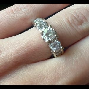 14k white gold 1.5 Ct diamond 3 stone ring size 4